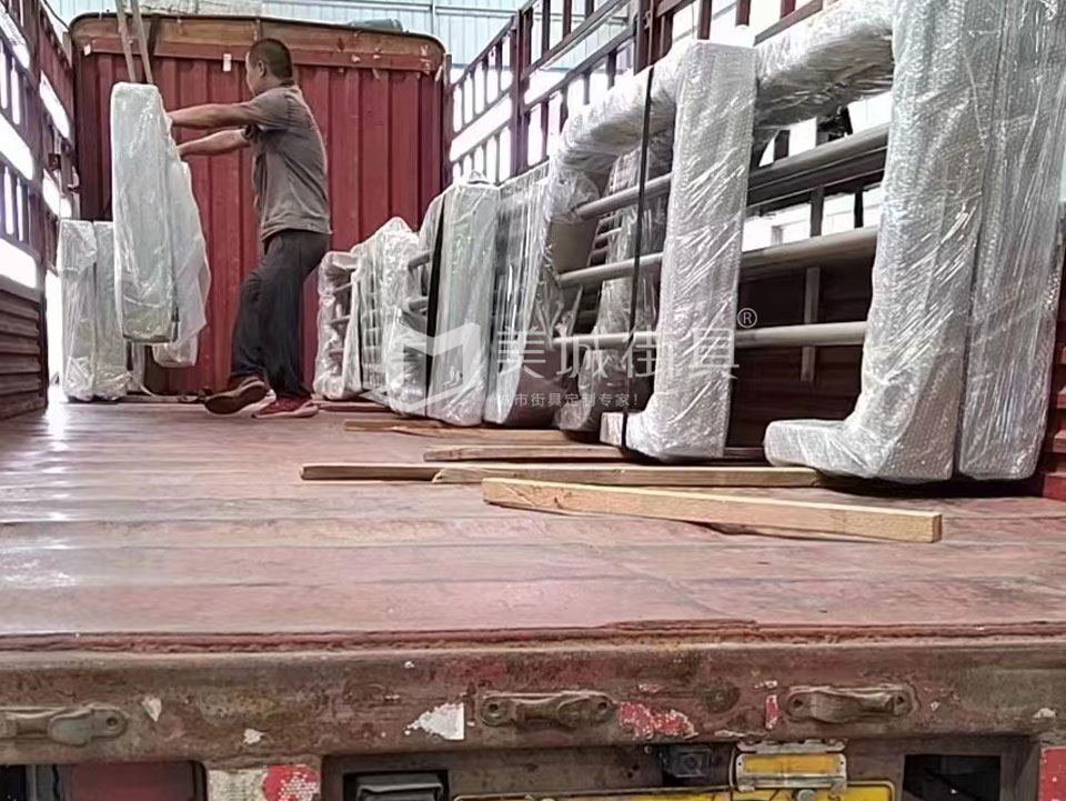 南京道路護欄發(fā)貨 南京道路護欄發(fā)貨